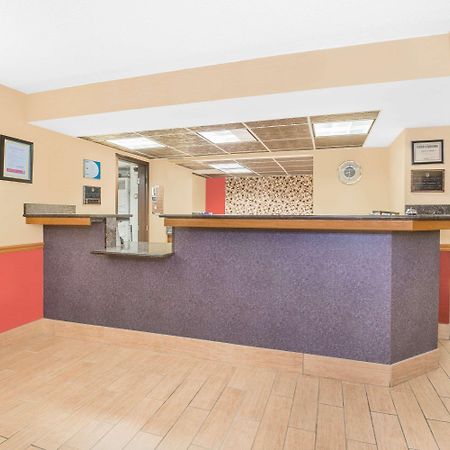Super 8 By Wyndham Marshalltown Екстер'єр фото