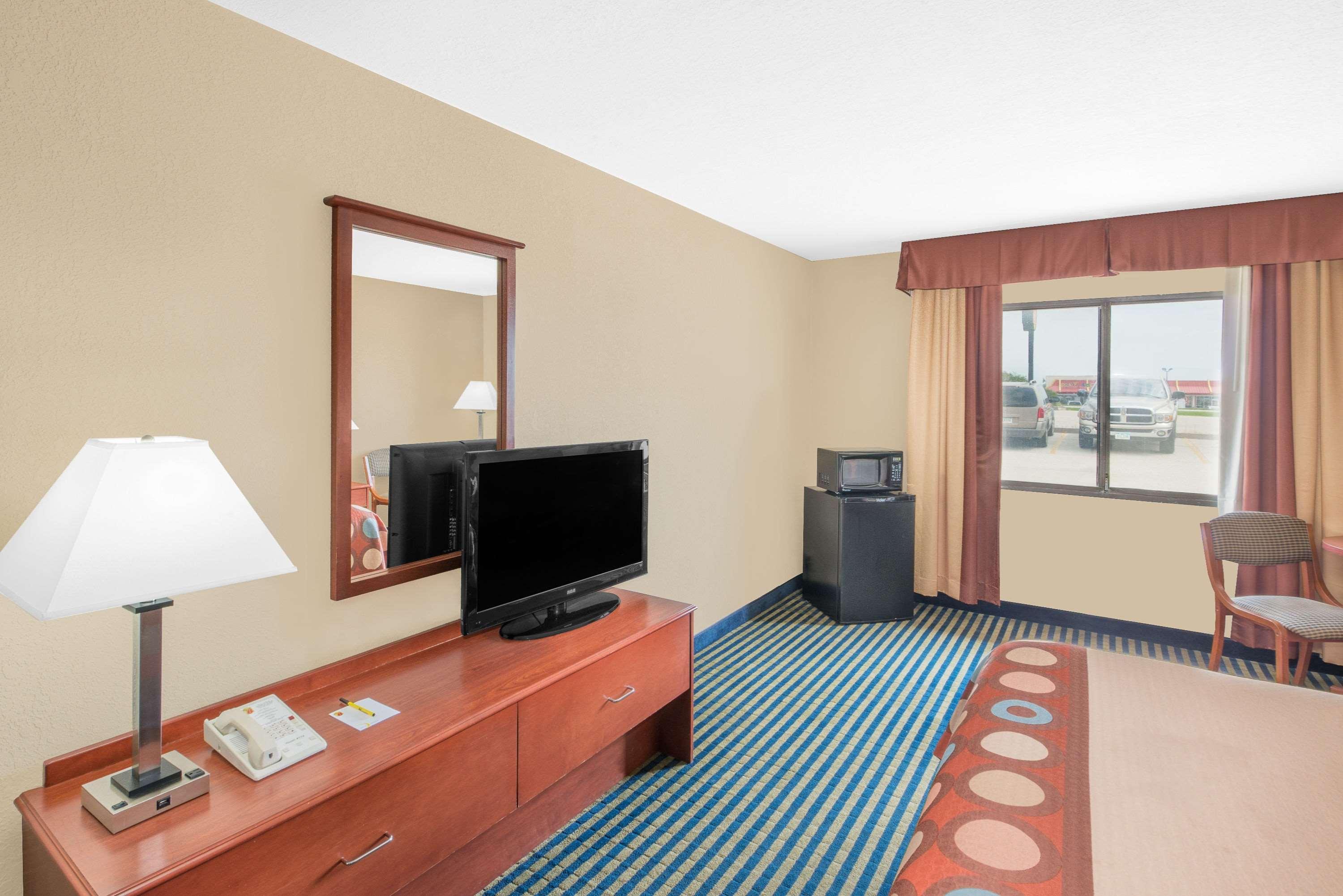 Super 8 By Wyndham Marshalltown Екстер'єр фото